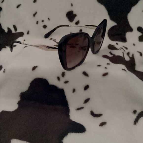 😎💋Prada Sunglasses😎💋 - Picture 5 of 9